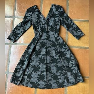 EUC Sabie Stretchy V-Neck A-Line Dress, size XS